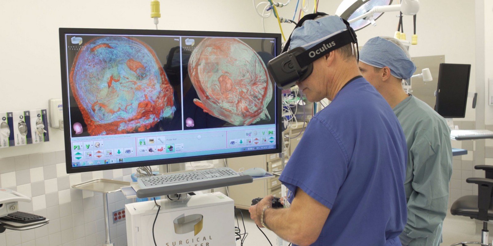 Trong y học, kính thực tế ảo giúp các bác sĩ tương lai có thể mường tượng rõ ràng hơn về công việc