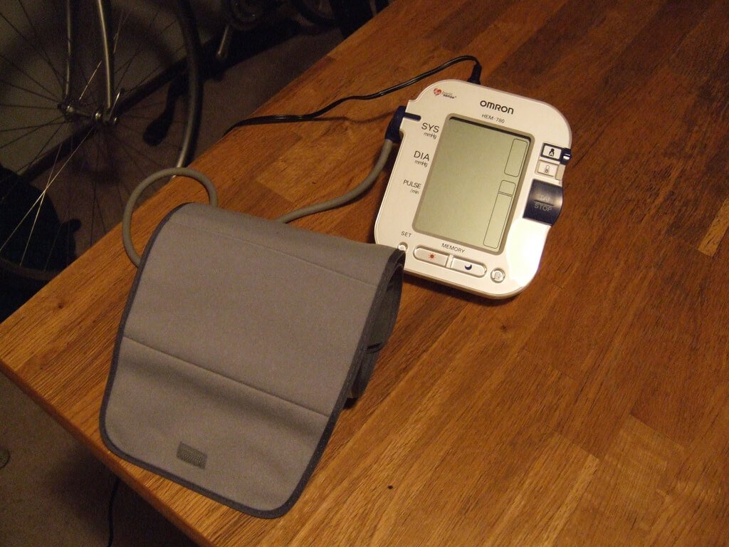 Máy đo huyết áp omron tiện dụng và cho ra kết quả chính xác